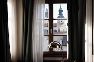 2 bedrooms, in-room safe, desk, laptop workspace