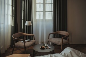 Luxury Suite, 1 King Bed, City View, Mezzanine | Living area | TV