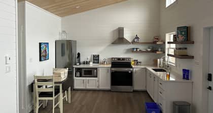 Two modern cottages with 3 bedrooms and WiFi in welcoming Twillingate!