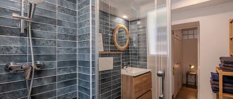 Shower, hair dryer, towels, soap