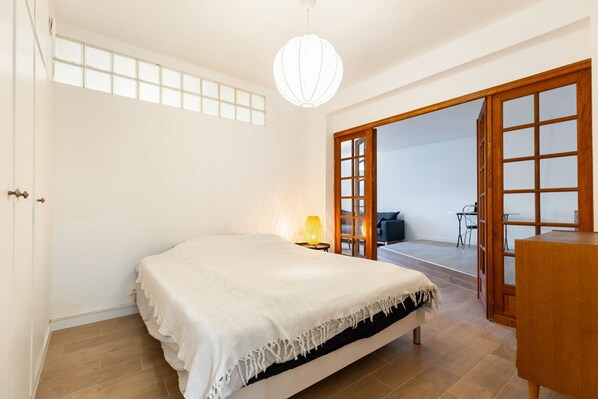 1 camera, Wi-Fi, lenzuola