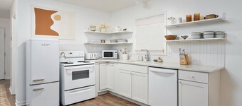 Casa Jasmine | We LOVE dogs | Walk to Downtown