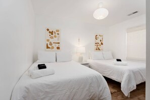 3 Schlafzimmer, Schreibtisch, Bügeleisen/Bügelbrett, kostenloses WLAN