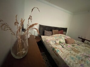 1 habitación, tabla de planchar con plancha, wifi gratis y ropa de cama 