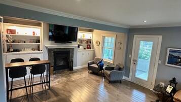 Smart TV, fireplace, offices, computer monitors