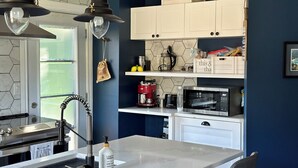 Unclassified image, 5 of 29, button - Melancy waterfront cottage in Sainte-Agathe Nord (Ivry-sur-le-Lac).  (Sainte-Agathe Nord)
