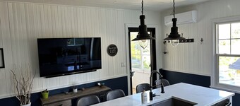 Melancy waterfront cottage in Sainte-Agathe Nord (Ivry-sur-le-Lac). 