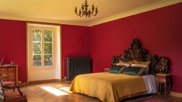 1 slaapkamer, een strijkplank/strijkijzer, wifi, beddengoed