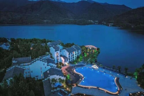 Qishu Fairyland lnternational Hotel