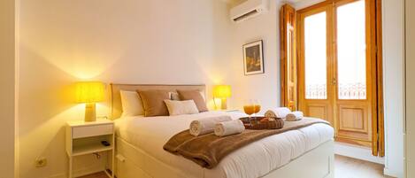 Iron/ironing board, free WiFi, bed sheets