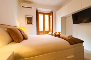 Iron/ironing board, free WiFi, bed sheets