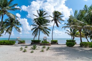 บ้านพัก, ห้องน้ำในตัว, วิวทะเล (Luxury Seaside Villa) | วิวจากที่พัก