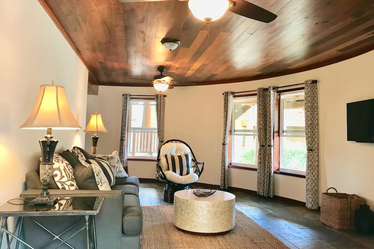 华丽别墅, 3 间卧室, 海景 (Luxury Seaside Villa) | 3 多间卧室、高档床上用品、羽绒被、加厚床垫