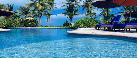 Rumah, ensuite, pemandangan laut (Luxury Seaside Villa) | Kolam renang outdoor