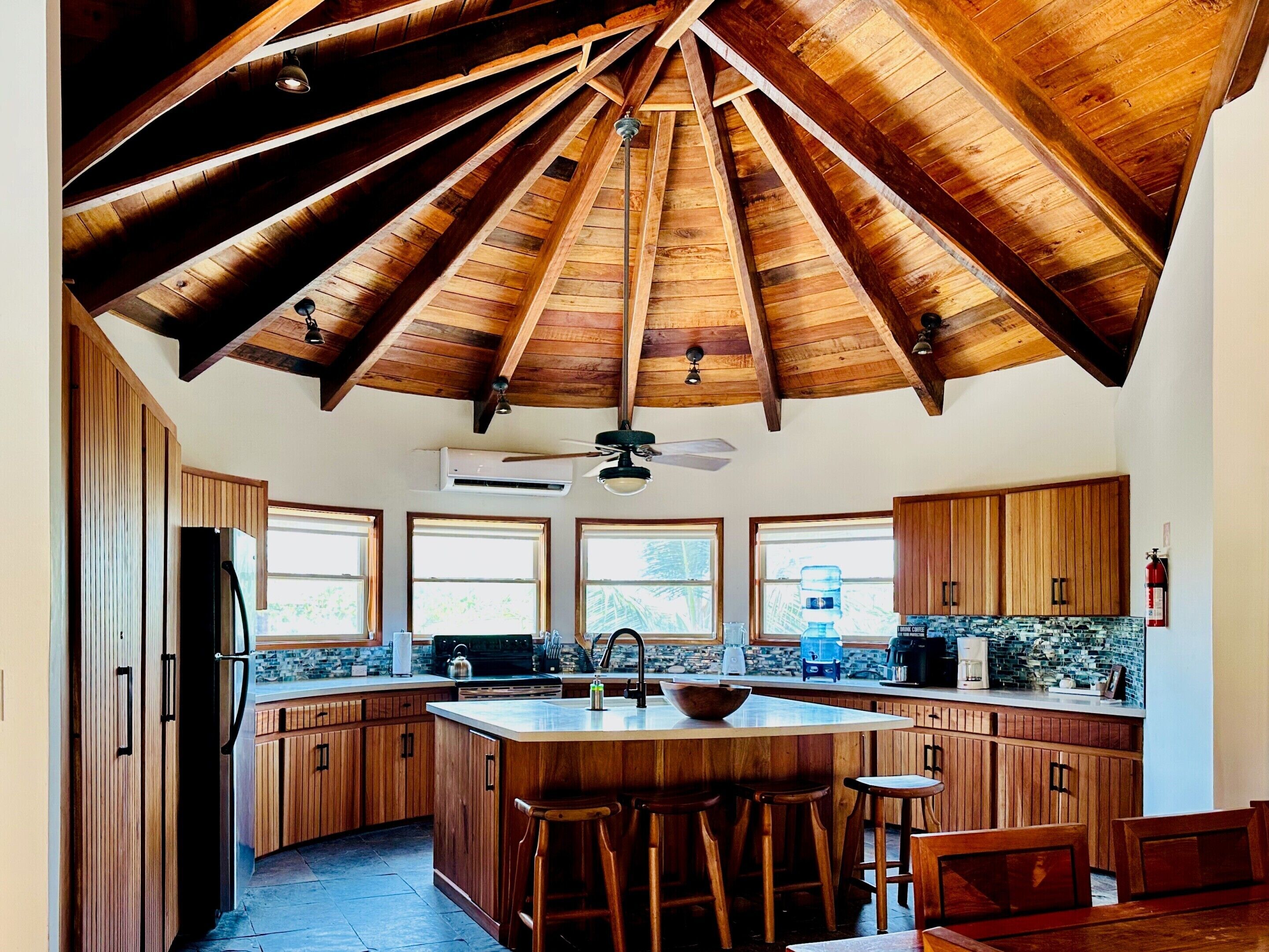 House, Ensuite, Sea View (Luxury Seaside Villa) | Shared kitchen | Coffee/tea maker, dining tables