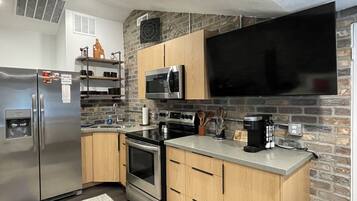 KylskÄp, mikrovÄgsugn, ugn och spishÀll