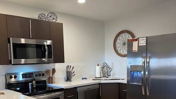 A modern kitchen with stainless steel appliances, a dishwasher, and a microwave. - Modern, One Bedroom Pet Friendly Apartment in Bryce Canyon Country, Panguitch, Utah (Panguitch)