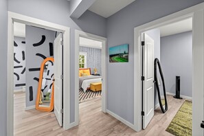 5 bedrooms, desk, iron/ironing board, WiFi