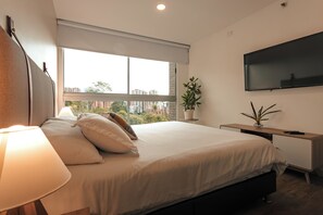 2 bedrooms, in-room safe, desk, iron/ironing board