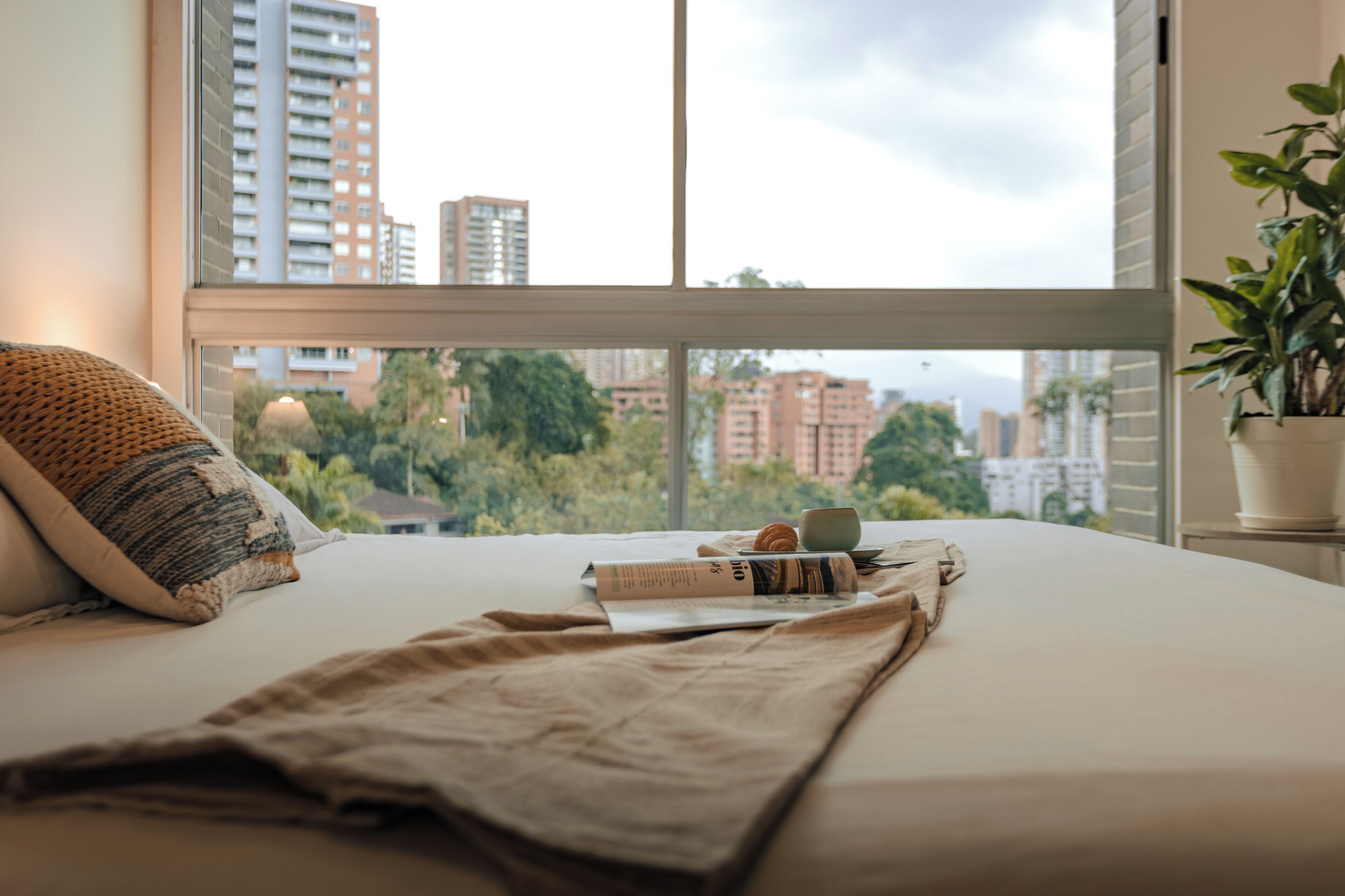 2 slaapkamers, een kluis op de kamer, een bureau