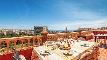 Villa (5 Bedrooms) | Exterior