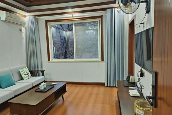 Living area - Shanjinyi Farmhouse (Hangzhou)