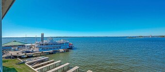 Spacious 2-bedroom Condo with Lake Views and WiFi - Sleeps 6