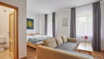 1 bedroom, desk, laptop workspace, free WiFi