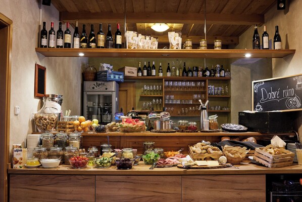 Free daily buffet breakfast