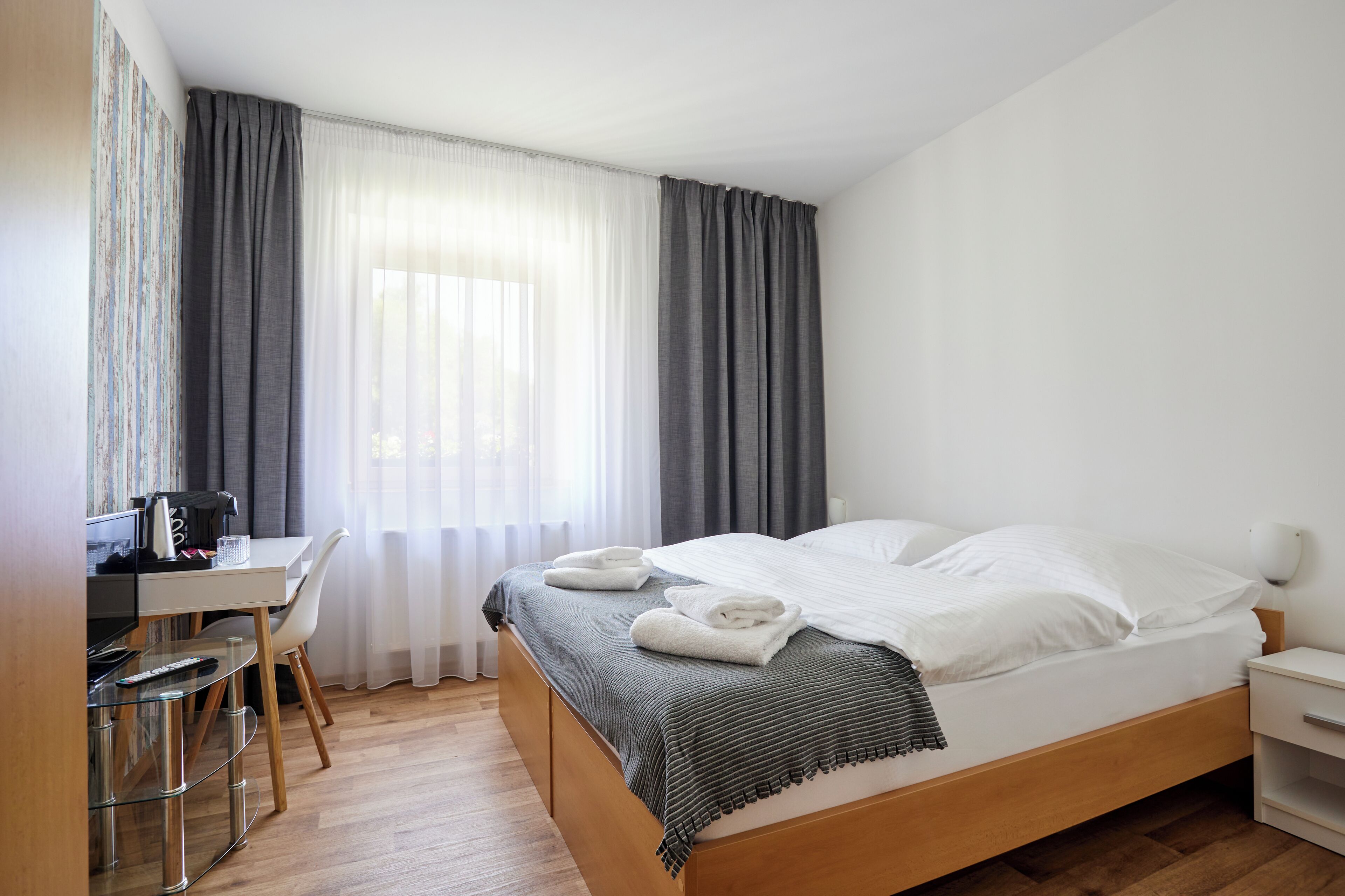 Comfort Double Room, 1 Queen Bed | Desk, laptop workspace, free WiFi