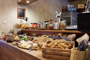 Desayuno bufé gratuito y diario