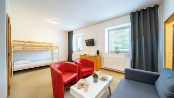Comfort Suite | 1 bedroom, desk, laptop workspace, free WiFi