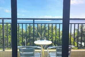 Outdoor dining - Yunshan Villa (Xiachuan Island) (Taishan)