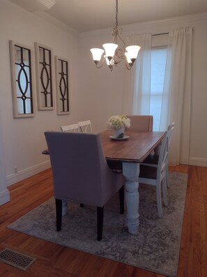 Dining - Peaceful and Romantic Retreat or Family Gatherings. Walk to Shops & Breweries.  (Cheyenne)
