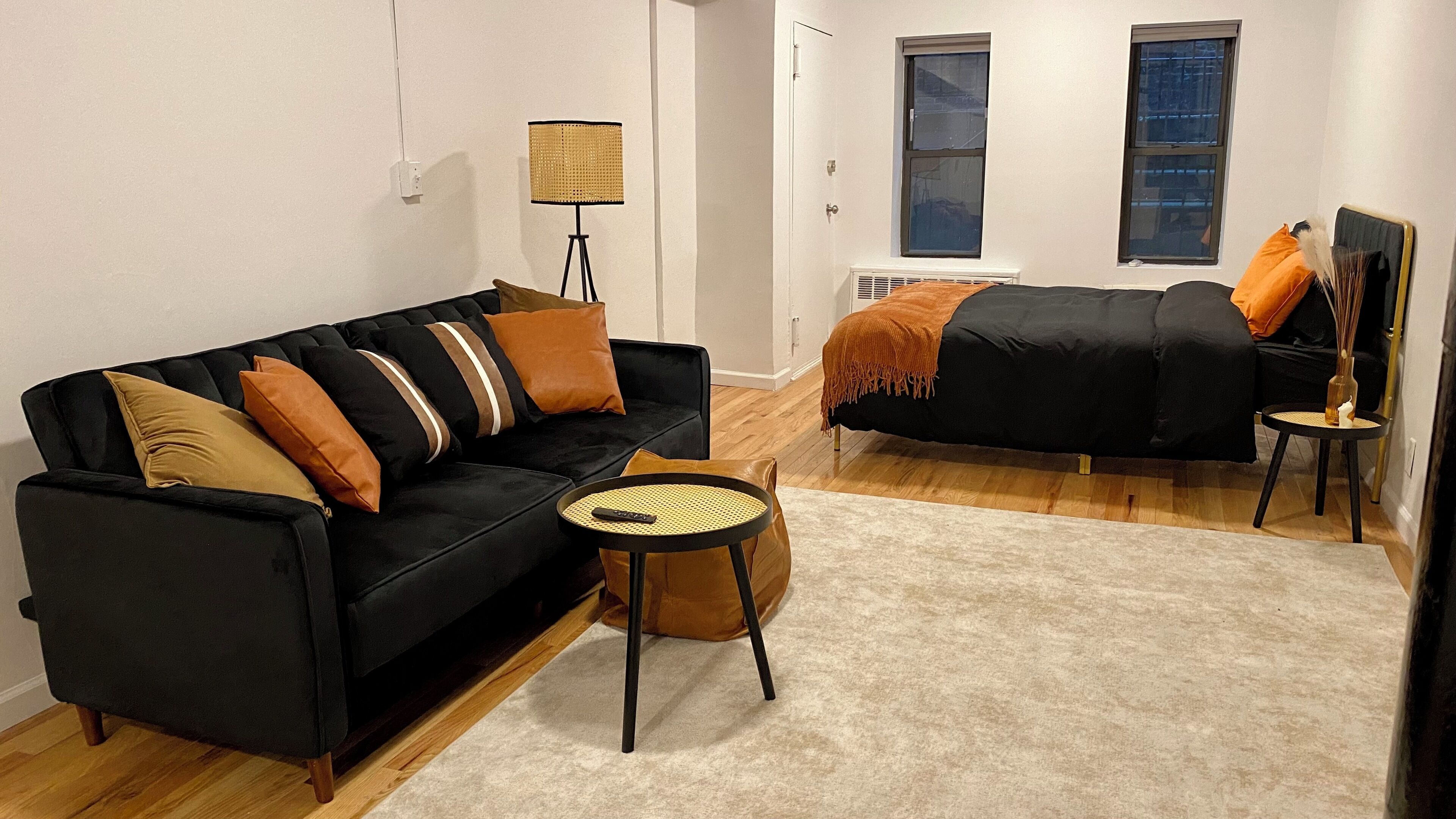 Charming 2-bedroom corporate apartment with AC and WiFi in fabulous New York