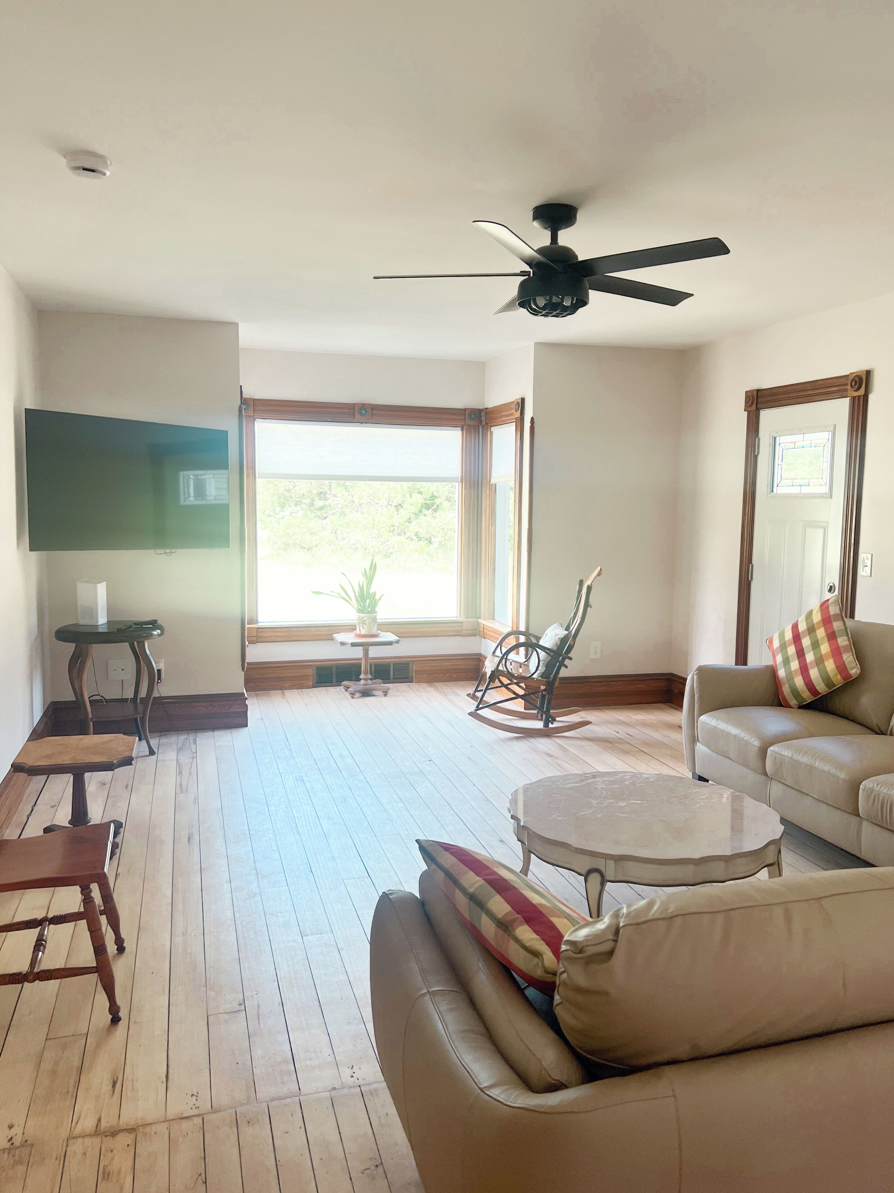 Pauline's Historic Farmhouse - HUGE, Peaceful, Countryside Home in South Haven