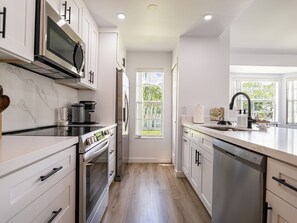 Refrigerador, microondas, horno, placa de cocina