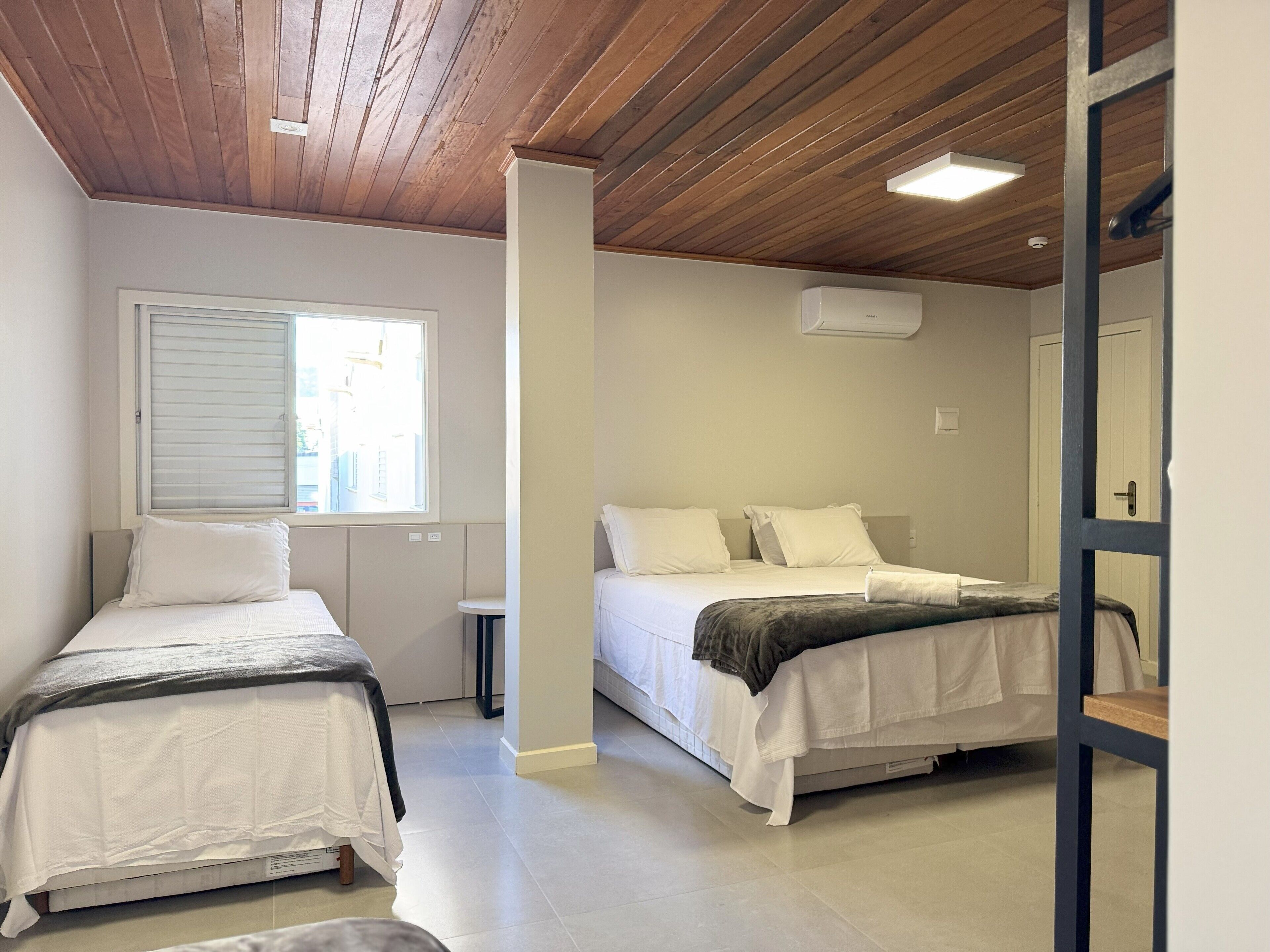 Chambre Familiale | Wi-Fi gratuit, draps fournis, accès pour personnes à mobilité réduite