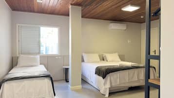 Chambre Familiale | Wi-Fi gratuit, draps fournis, accÚs pour personnes à mobilité réduite