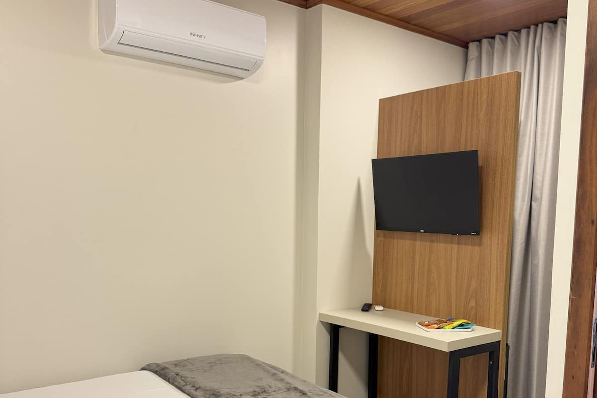 Minibar, skrivbord, arbetsyta för laptop och gratis wi-fi