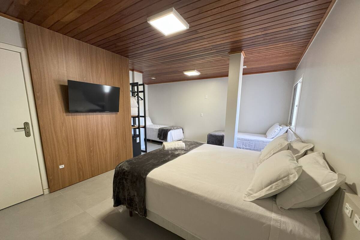 Minibar, skrivbord, arbetsyta för laptop och gratis wi-fi
