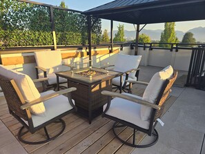 Terrace/patio - 
7KM-15Min from D/T Private 1000SF Top Floor Suite
 The Birdsnest Welcomes U     (Vancouver)