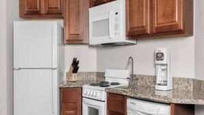 Coffee/tea maker, fridge, microwave, dining tables - 1Bed/1Bath Suite. Daytona Beach, FL! (Daytona Beach)