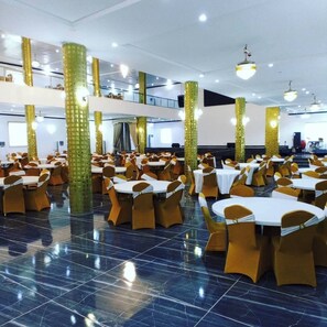 Restaurant - VINMILAN Hotel & Resort (Asaba)