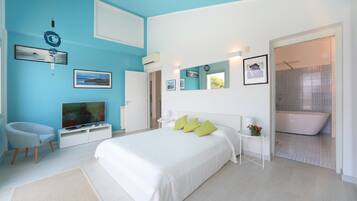 4 bedrooms, desk, iron/ironing board, travel crib