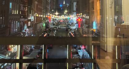 Cozy 2-bedroom apartment in Chinatown