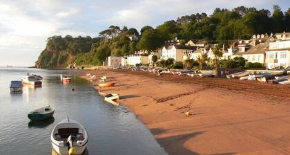 2 bed wing ON the beach in historic building. Quaint level seaside village.