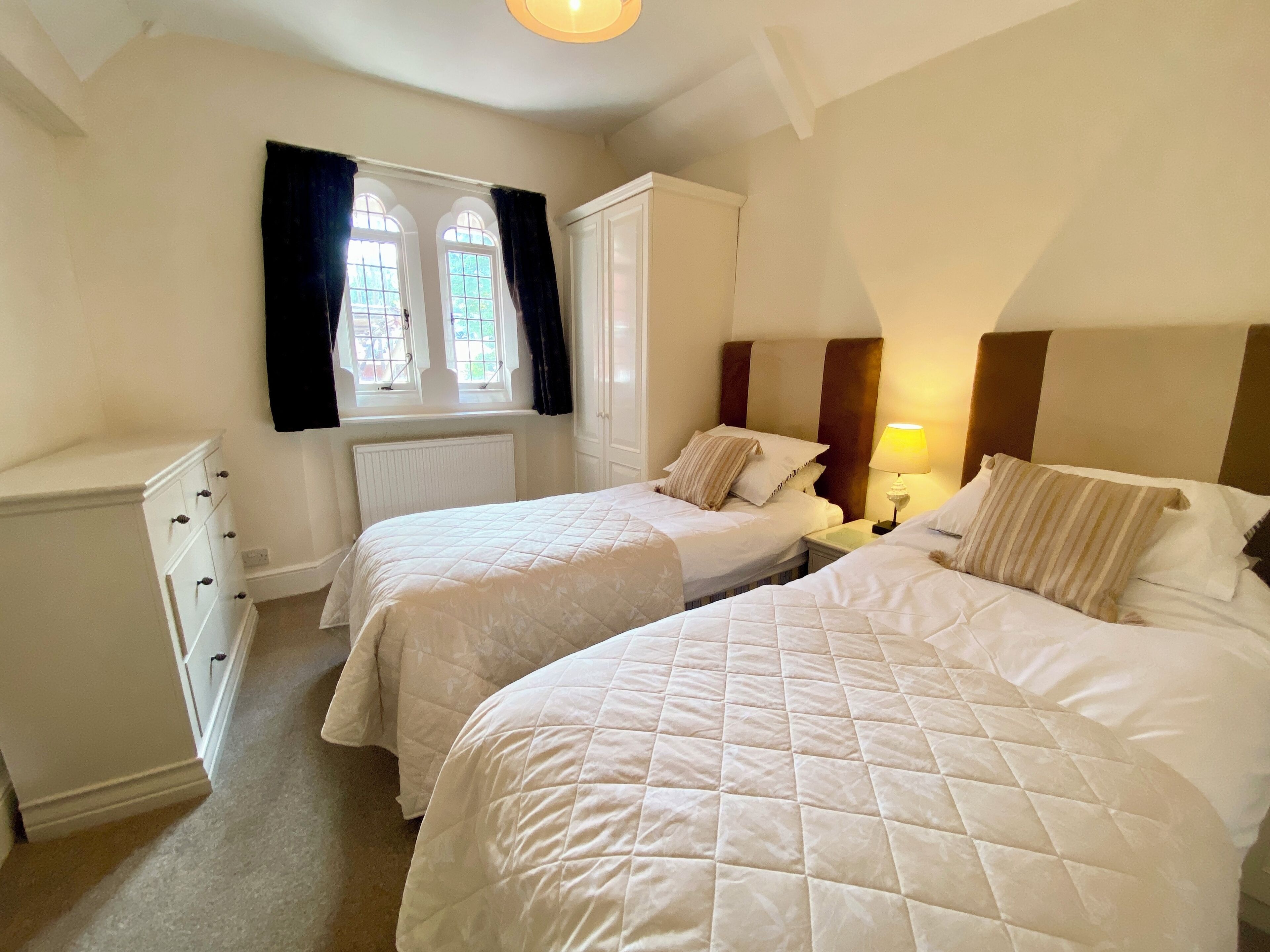 2 chambres, fer et planche à repasser, Wi-Fi, draps fournis