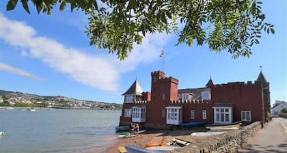 2 bed wing ON the beach in historic building. Quaint level seaside village.