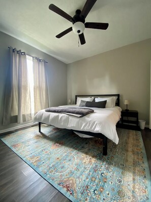 3 habitaciones, tabla de planchar con plancha, cuna de viaje y wifi 